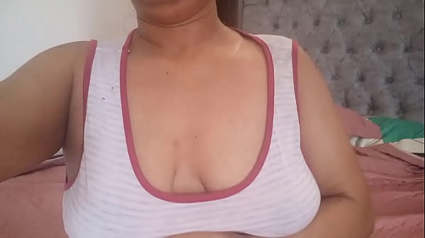 CHICA UNIVERSITARIA SE MASTURBA ANTES DE INICIAR A CLASES QUIERE IR CON EL COÑO Y TETAS MANOSEADL